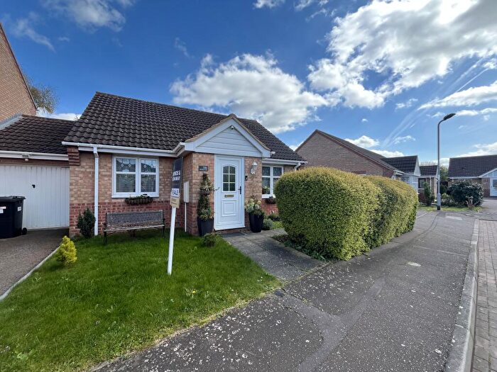 2 Bedroom Bungalow For Sale In Meadenvale, Peterborough, PE1