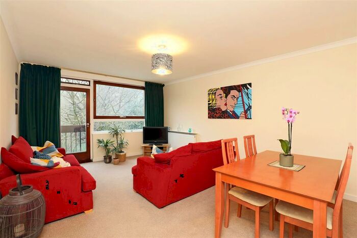 2 Bedroom Flat To Rent In Putney Hill, London, SW15