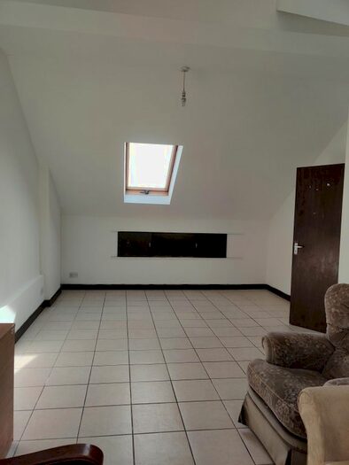 3 Bedroom Flat To Rent In King Street, Southall, UB2