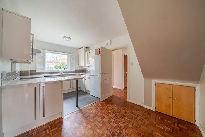 3 Bedroom Terraced House For Sale In Grove Road, Shepperton, TW17