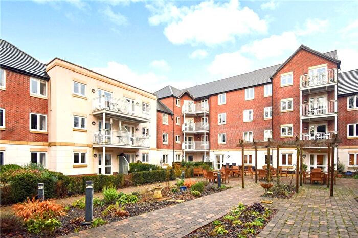 2 Bedroom Apartment For Sale In Bath Road, Devizes, Wiltshire, SN10