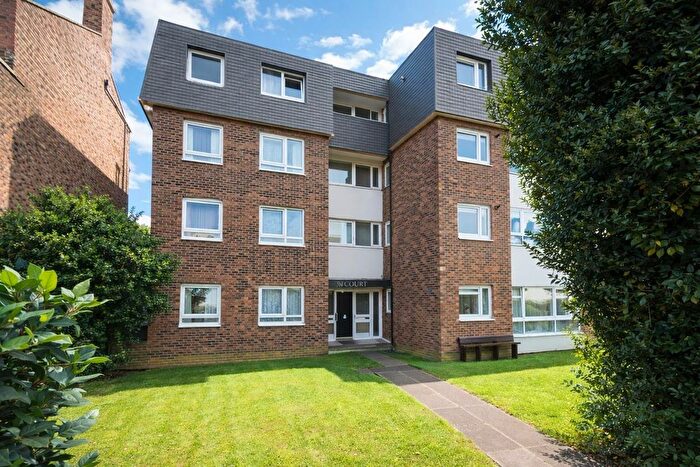 2 Bedroom Flat To Rent In Holden Road, Finchley, N12