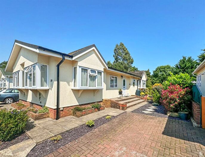 2 Bedroom Park Home For Sale In Stoneway Park, Petham, Canterbury, CT4