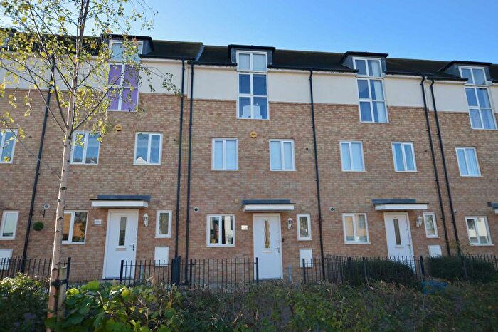 4 Bedroom Semi-Detached House To Rent In Haven Street, Broughton, MK10