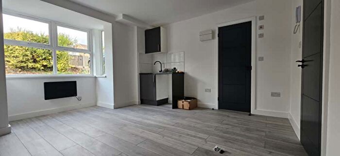 Studio To Rent In Falling Lane, West Drayton, UB7