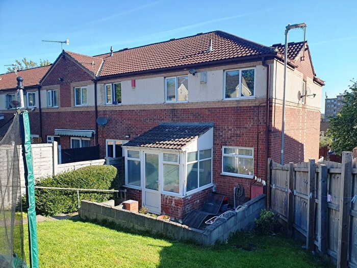 3 Bedroom End Terrace House For Sale In Raynville Walk, Leeds, LS13