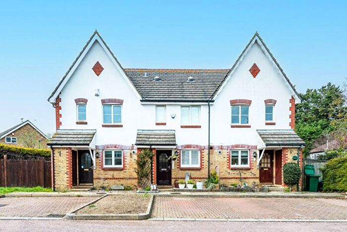 3 Bedroom End Of Terrace House For Sale In Hartington Close, Farnborough, BR6