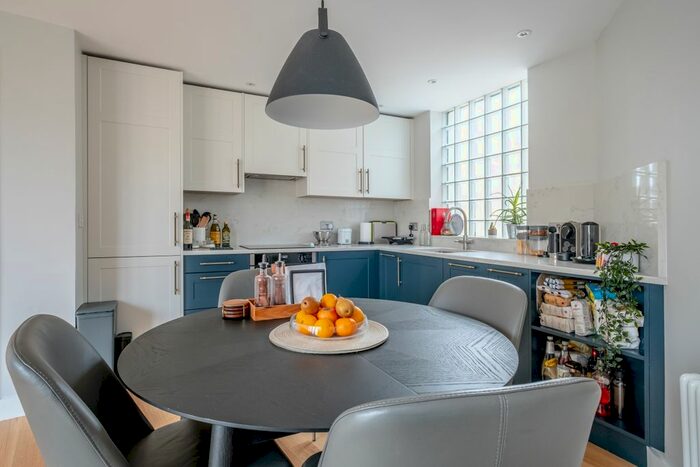 2 Bedroom Flat To Rent In Three Oak Lane, London, SE1