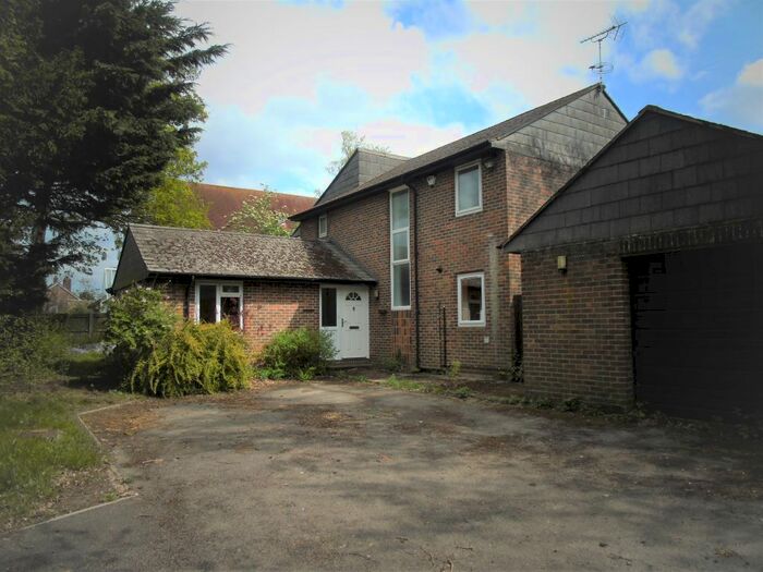 4 Bedroom Detached House To Rent In Cove Road, Farnborough, GU14