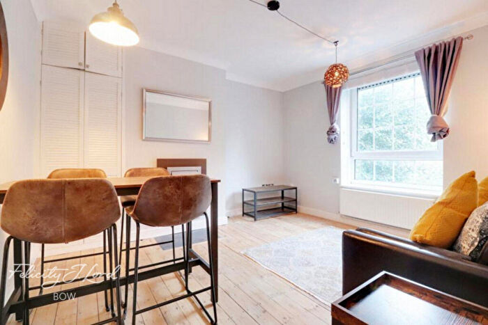 3 Bedroom Flat For Sale In Bow Road, London, E3