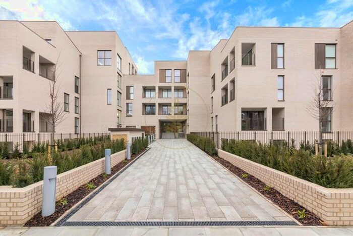 3 Bedroom Flat To Rent In The Avenue, Queens Park, London, NW6