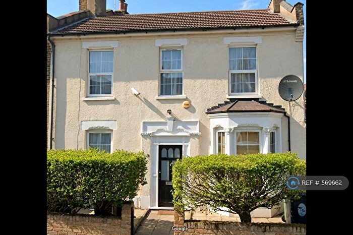 2 Bedroom Maisonette To Rent In Leslie Road, London, E11