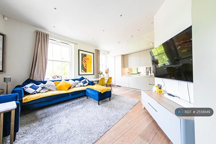 2 Bedroom Flat To Rent In Searcy House, London, SW11