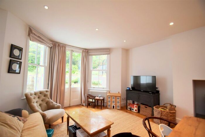 2 Bedroom Flat To Rent In Cambridge Park, Twickenham, TW1