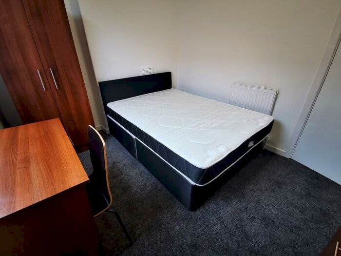 1 Bedroom Flat To Rent In Providence Avenue, Woodhouse, Leeds, LS6