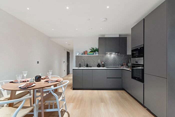 1 Bedroom Flat To Rent In The Wiltern, Dawlish Avenue East, Perivale, UB6