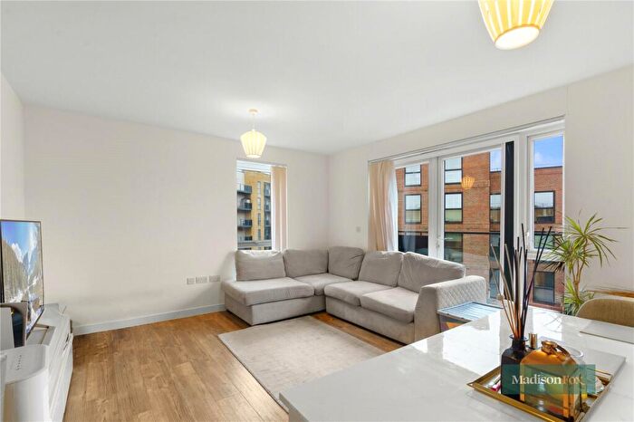 2 Bedroom Apartment To Rent In Handley Page Road, Barking, IG11
