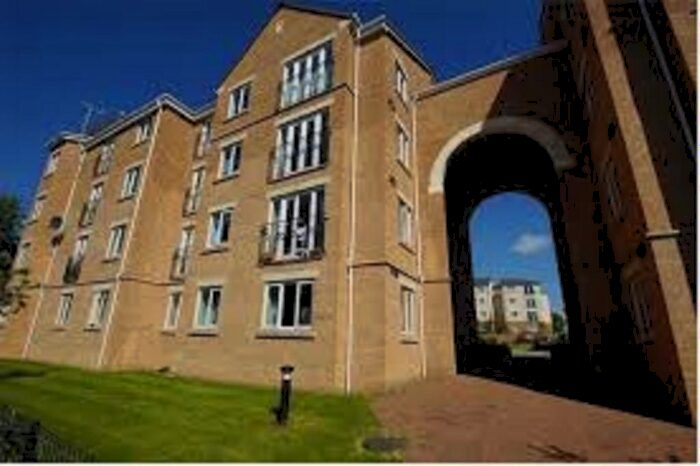 2 Bedroom Flat To Rent In Ash Court, Leeds, LS14