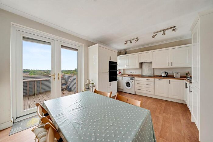 3 Bedroom Semi-Detached House To Rent In Kynaston Road, Bromley, BR1