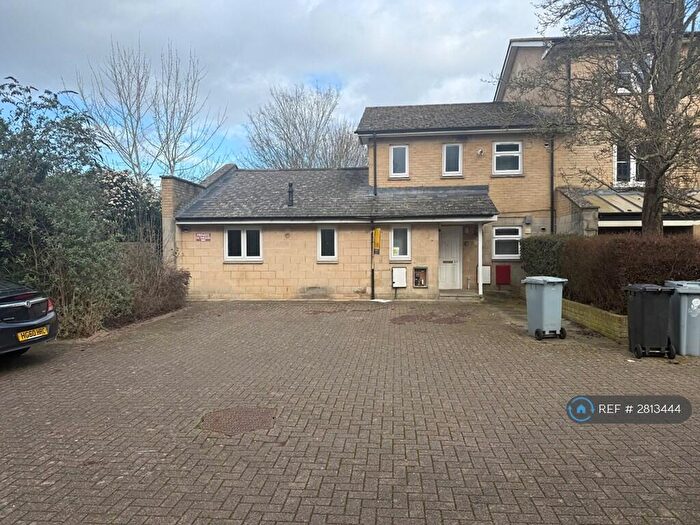 2 Bedroom Flat To Rent In Corn Bar, Witney, OX28