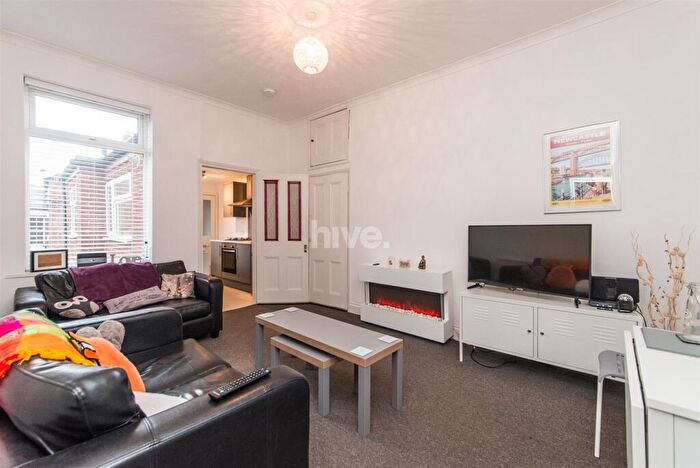 3 Bedroom Flat To Rent In Heaton Park Road, Heaton, Newcastle Upon Tyne, NE6