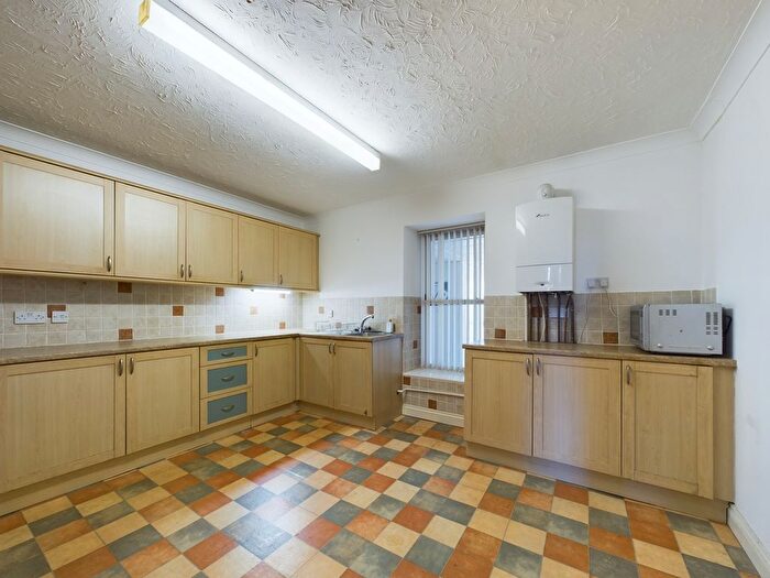 2 Bedroom Flat To Rent In Elmsleigh Road, Paignton, TQ4