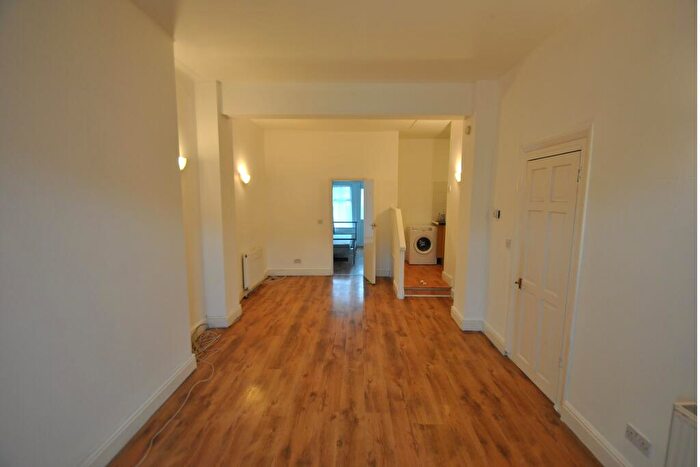 1 Bedroom Flat To Rent In Woodlands Road, IG1