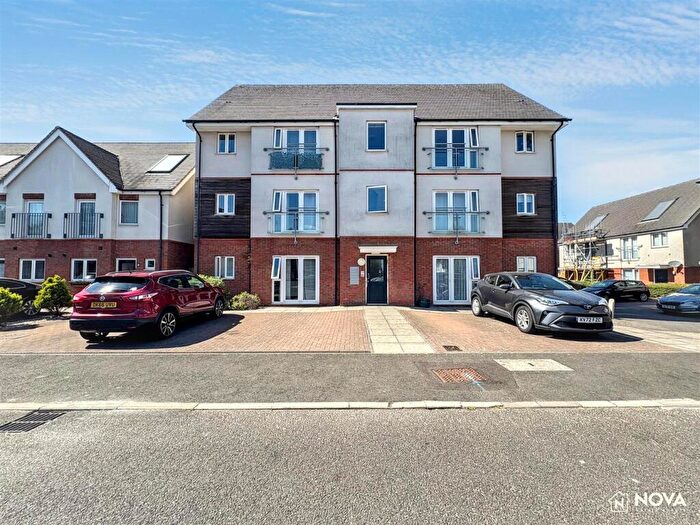 2 Bedroom Flat For Sale In Digby Close, Luton, LU4