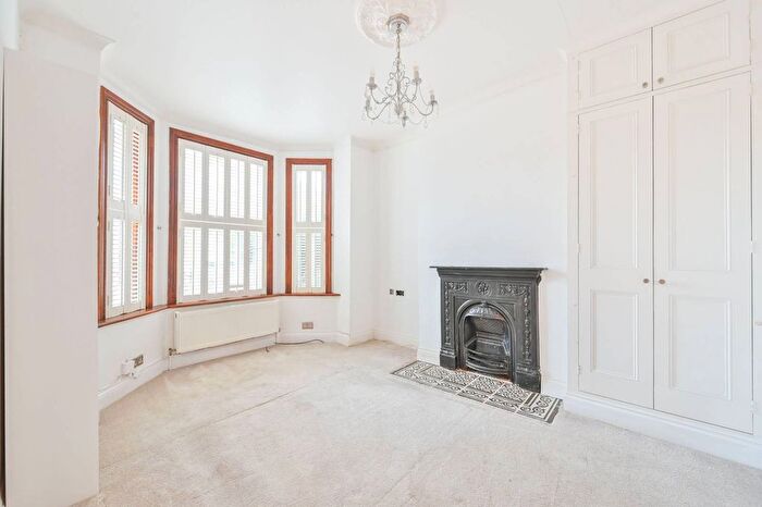 2 Bedroom Flat To Rent In Valetta Road, Wendell Park, London, W3