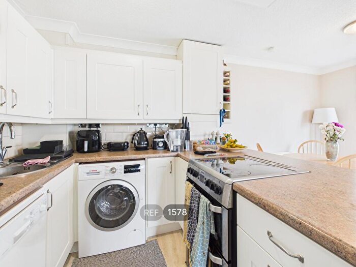 2 Bedroom Apartment To Rent In Axholme Court, Victoria Dock, HU9