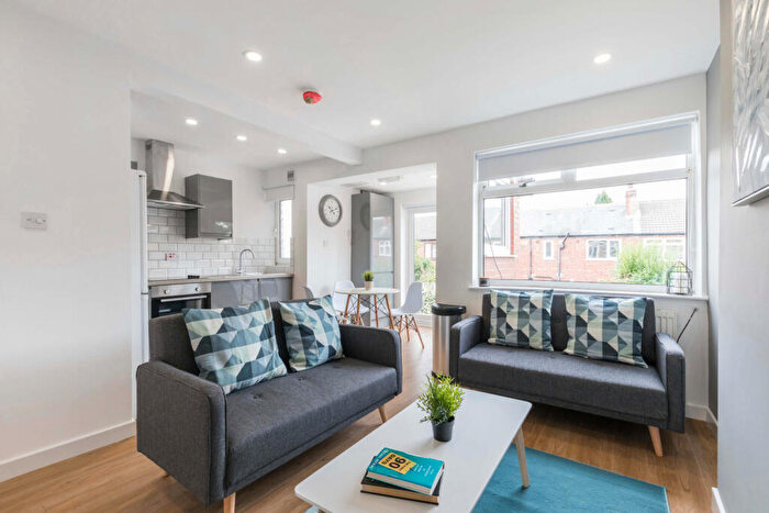 3 Bedroom House To Rent In Kelso Gardens, Leeds, LS2