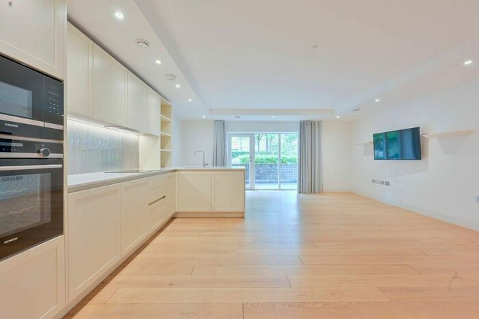 3 Bedroom Flat To Rent In Palladian Gardens, Chiswick, London, W4