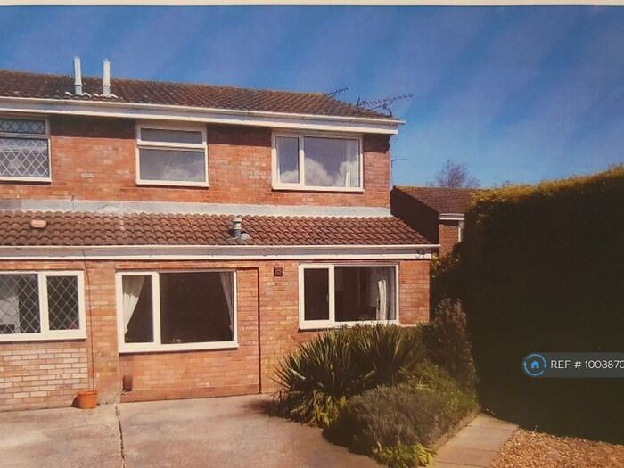 3 Bedroom Semi-Detached House To Rent In Windsor Close, Clevedon, BS21