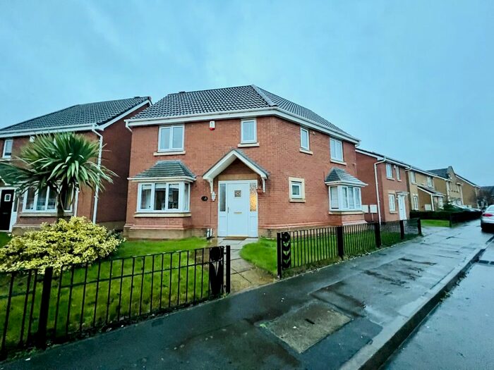 4 Bedroom Detached House To Rent In Wrenbury Drive, Bilston, West Midlands, WV14