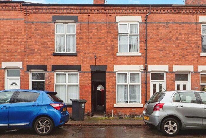 3 Bedroom Terraced House For Sale In Bramall Road, Leicester, LE5