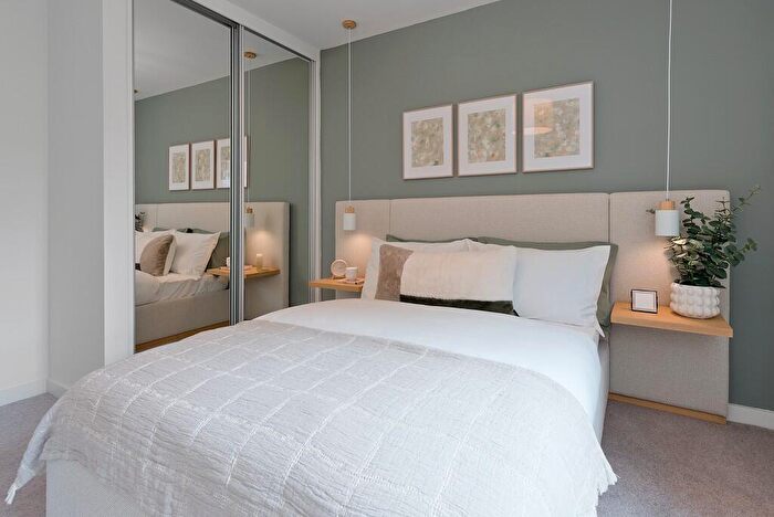 1 Bedroom Apartment For Sale In Dunlip And Pochard House, Hawser Lane, London, E14
