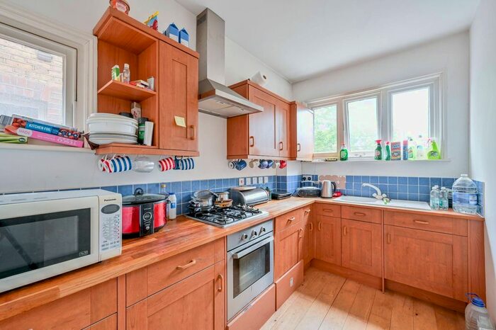2 Bedroom Flat For Sale In Riggindale Road, Streatham, London, SW16
