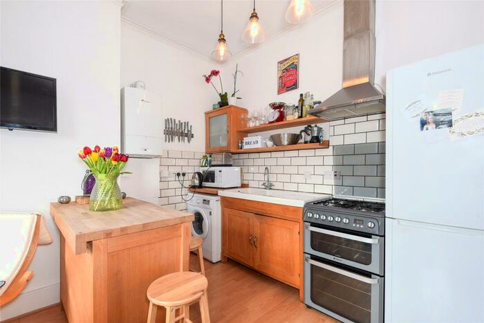 2 Bedroom Apartment To Rent In Hamilton Court, Hamilton Road, Reading, Berkshire, RG1