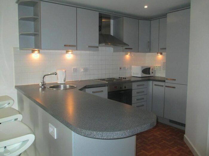 2 Bedroom Flat To Rent In St Georges, Qw, SE15