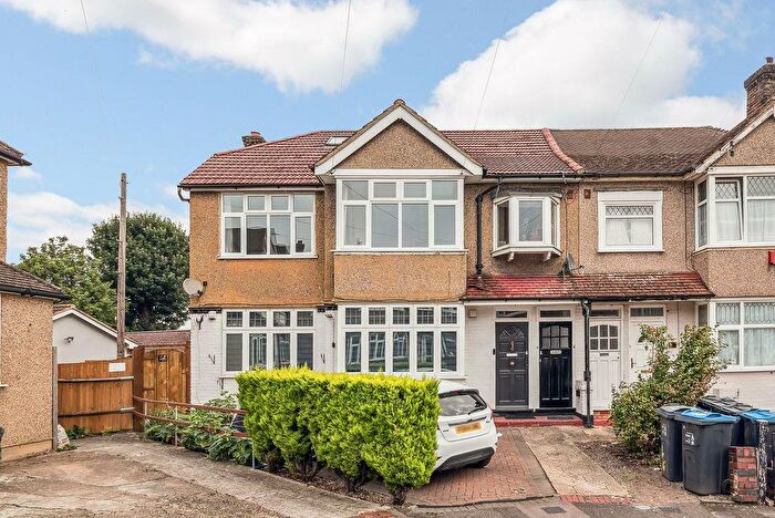 2 Bedroom Flat To Rent In Pentlands Close, Mitcham, CR4