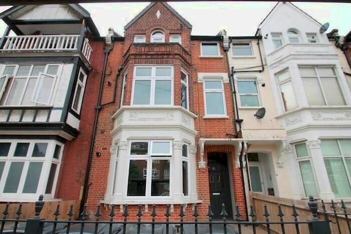 1 Bedroom Flat To Rent In Thornton Avenue, Brixton, SW2