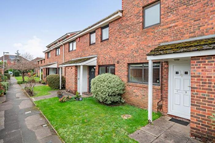 4 Bedroom House To Rent In Cardinal Close, Caversham, Reading, RG4