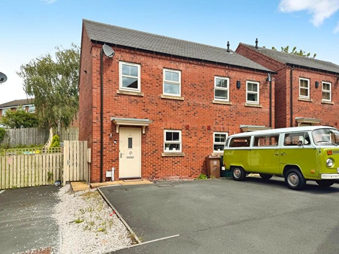 2 Bedroom Semi-Detached House For Sale In Rowan Drive, Midway, DE11