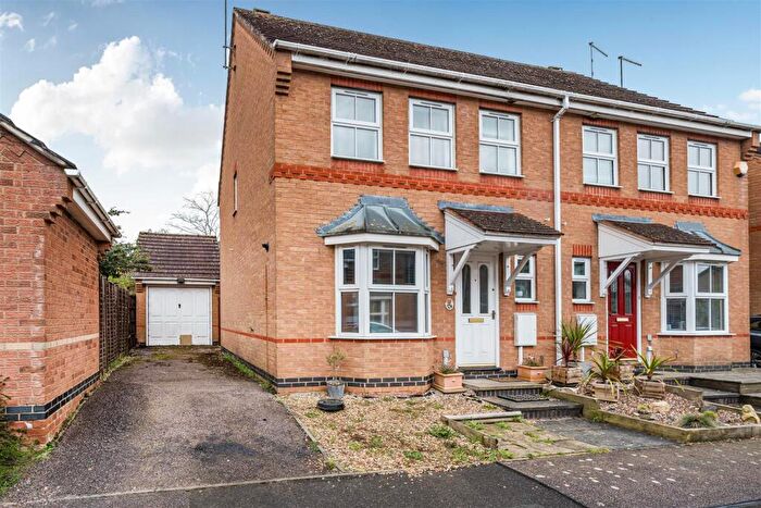 3 Bedroom Semi Detached House For Sale In Campbell Close, Towcester, NN12