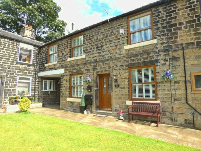 3 Bedroom Terraced House To Rent In Primrose Bank, Greenfield, Oldham, OL3