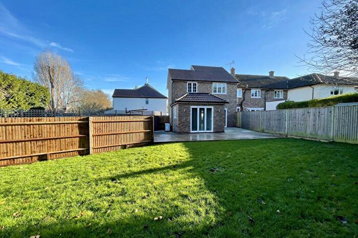 3 Bedroom End Of Terrace House For Sale In Elm Road, Esher, KT10