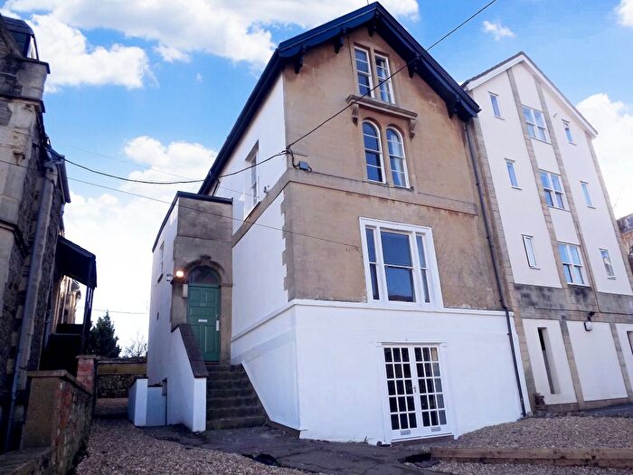 2 Bedroom Maisonette To Rent In Cotham Brow, Bristol, BS6