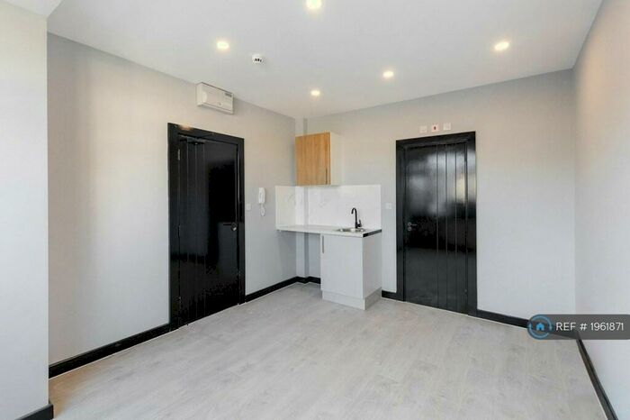 Studio To Rent In Taunton Close, Sutton, SM3