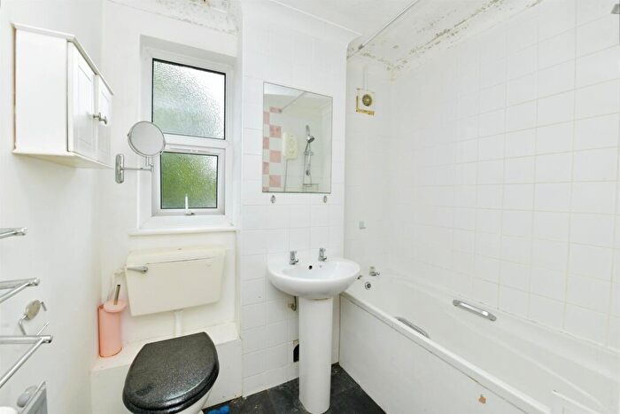 1 Bedroom Flat For Sale In Clarence Court, Plymouth, PL1