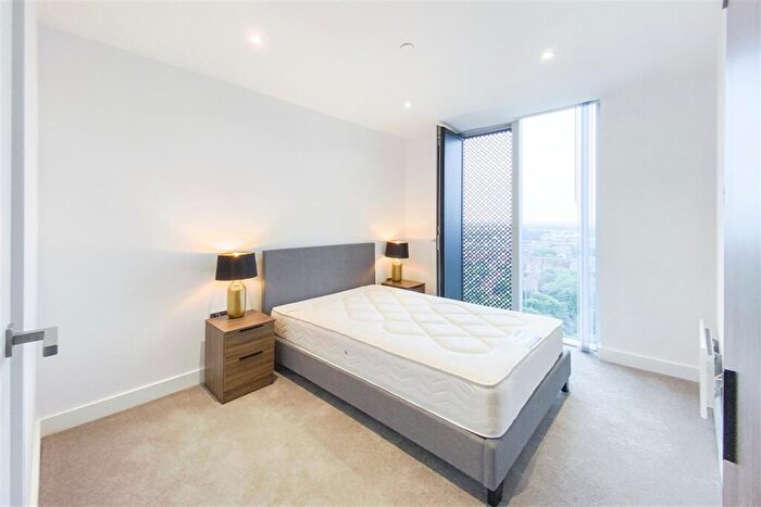 2 Bedroom Apartment To Rent In East Tower, Deansgate Square, M15